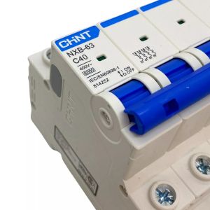 LLAVE TERMICA TETRAPOLAR 4X40A 6KA CURVA C CHINT - Vista 5