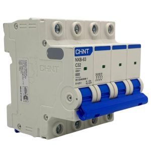 LLAVE TERMICA TETRAPOLAR 4X32A 6KA CURVA C CHINT - Vista 1