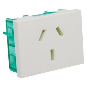 TOMA C/TIERRA TRES PERNOS CHATOS 20A CAMBRE